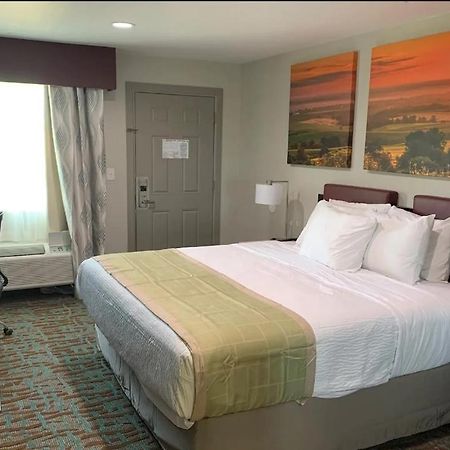 Days Inn By Wyndham Bellville Mansfield Экстерьер фото