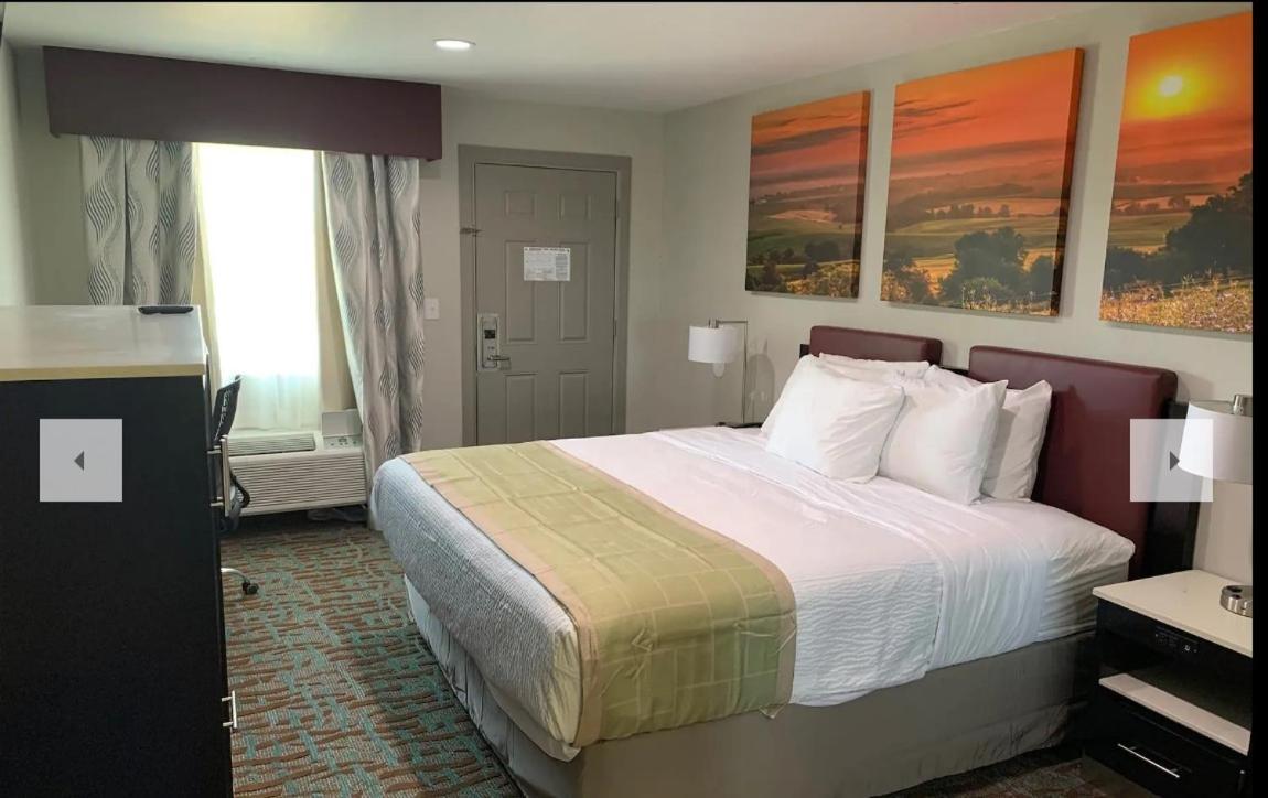 Days Inn By Wyndham Bellville Mansfield Экстерьер фото