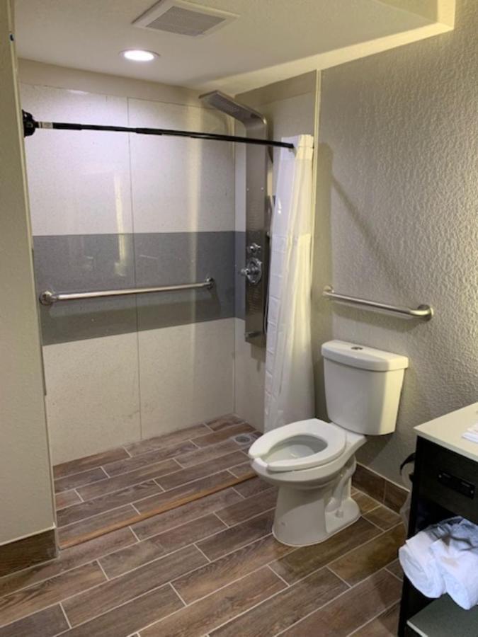 Days Inn By Wyndham Bellville Mansfield Экстерьер фото
