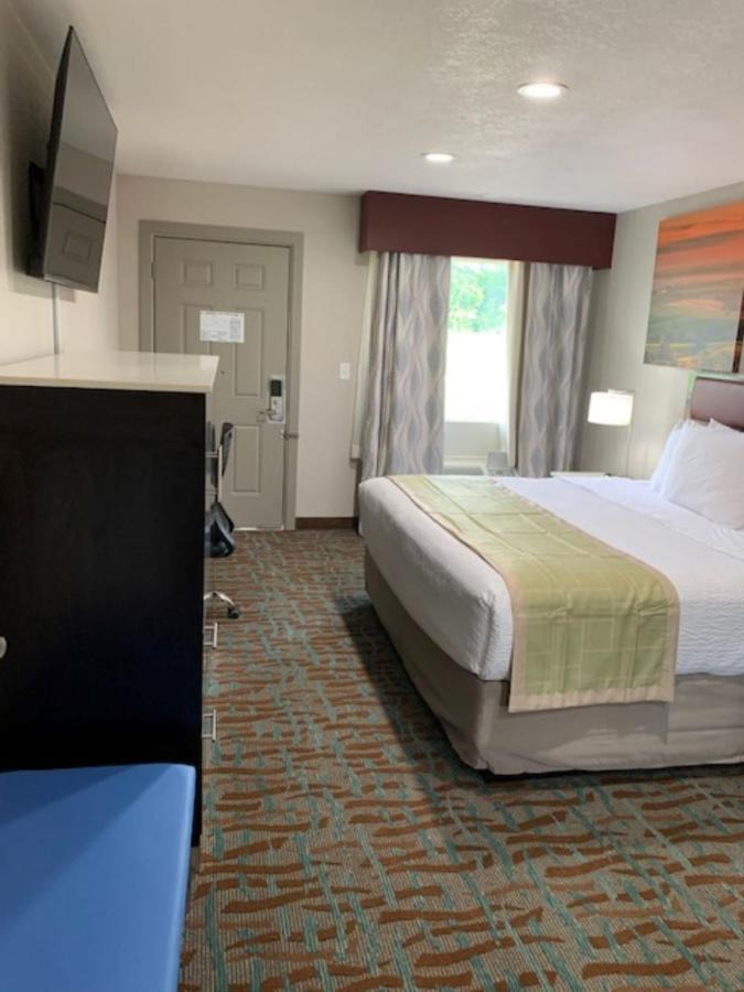 Days Inn By Wyndham Bellville Mansfield Экстерьер фото